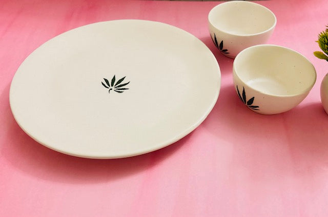 Leaf designed 4 full plates with 4 bowls (set of 8)