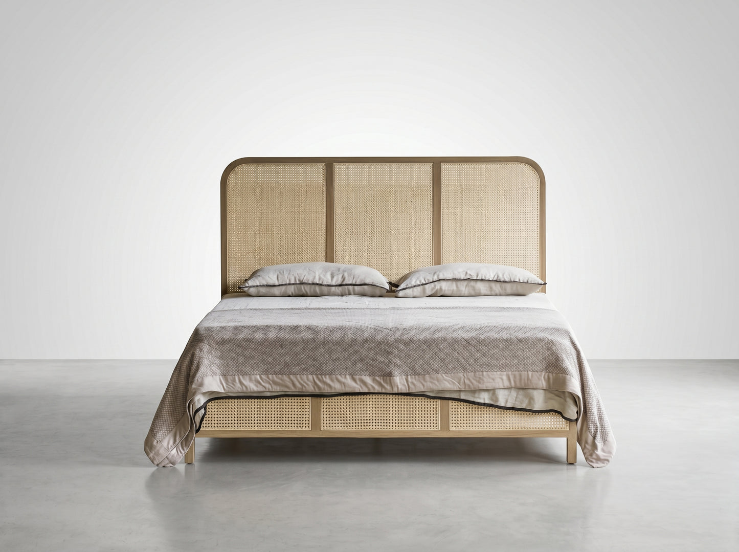 Middle age Bed