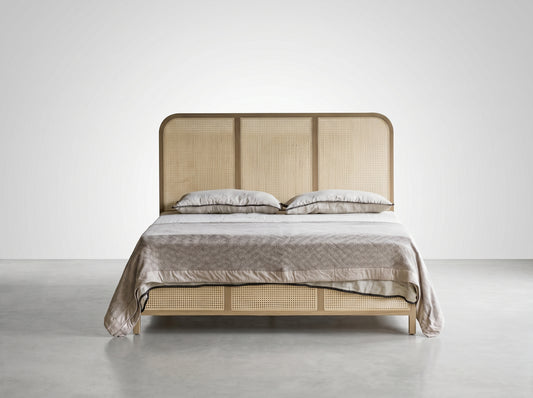 Middle age Bed